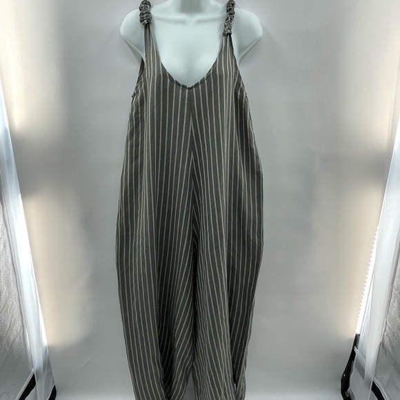 Pure Venice linen romper - Picture 7 of 15